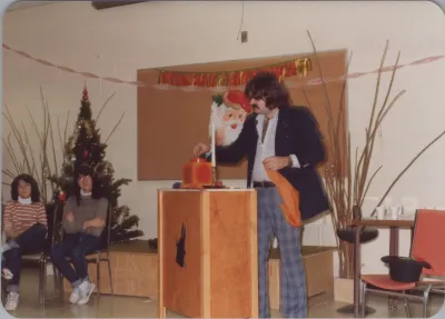 1981_December_children's_christmas_party_0015.webp