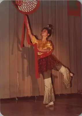 1981_Spring_folklore_chinese_pavilion_0056.webp